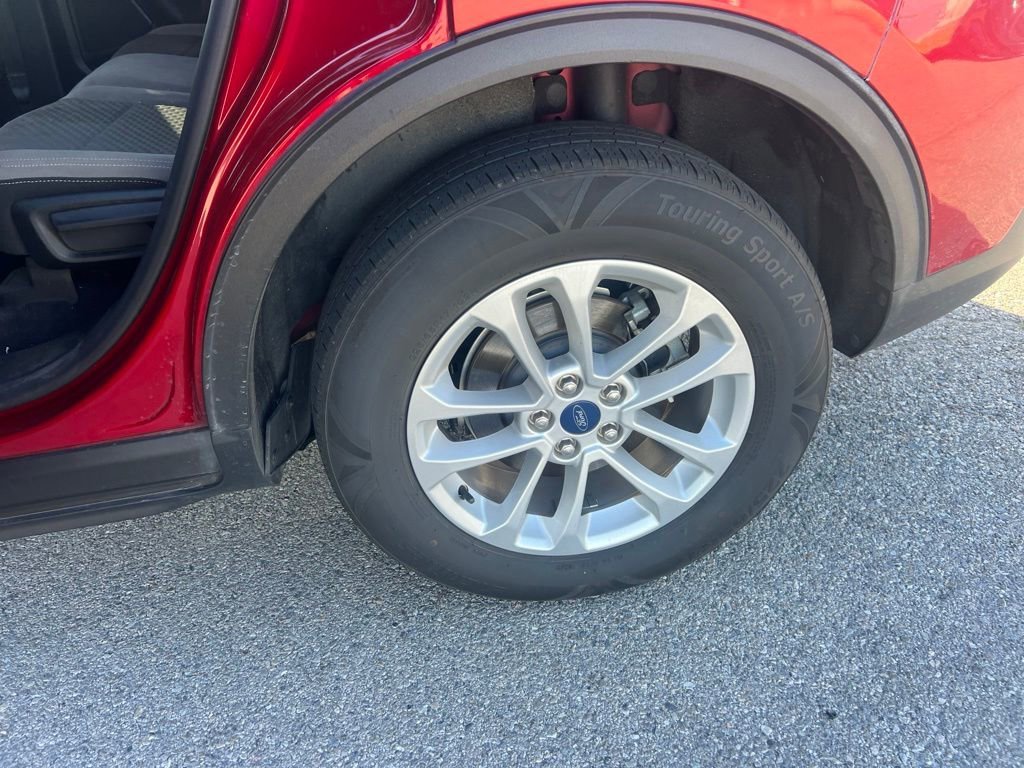 Used 2020 Red Metallic Ford SE image 19