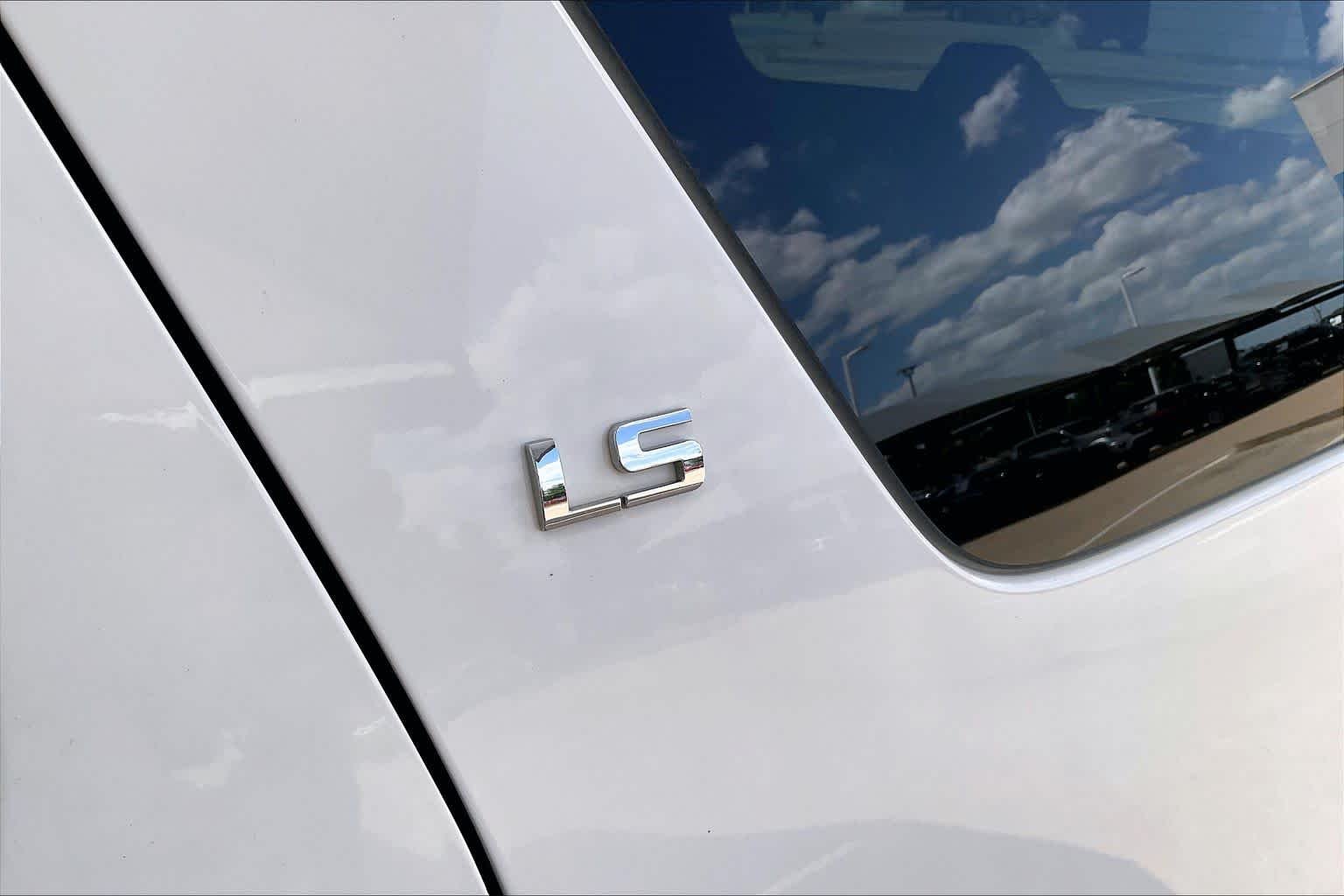 Used 2008 SUMMIT WHITE Chevrolet LS image 8