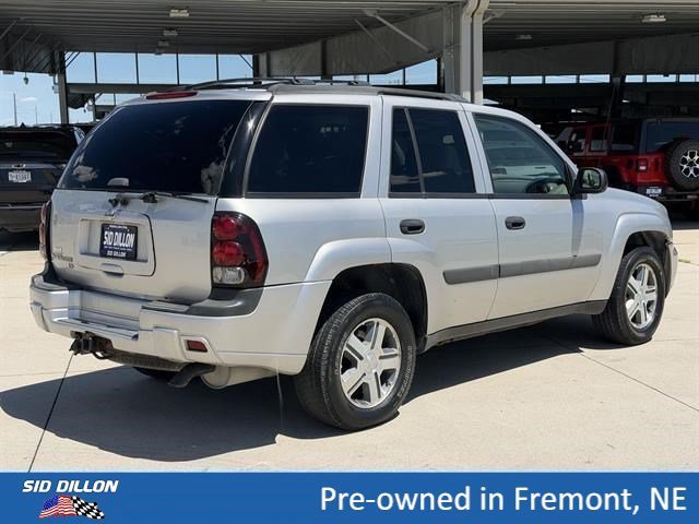 Used 2005 Silverstone Metallic Chevrolet LS image 10