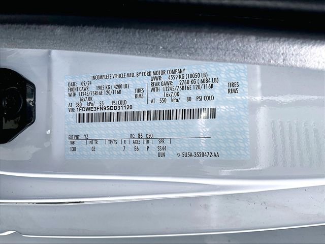 New 2025 Oxford White Ford E-350 SRW image 11