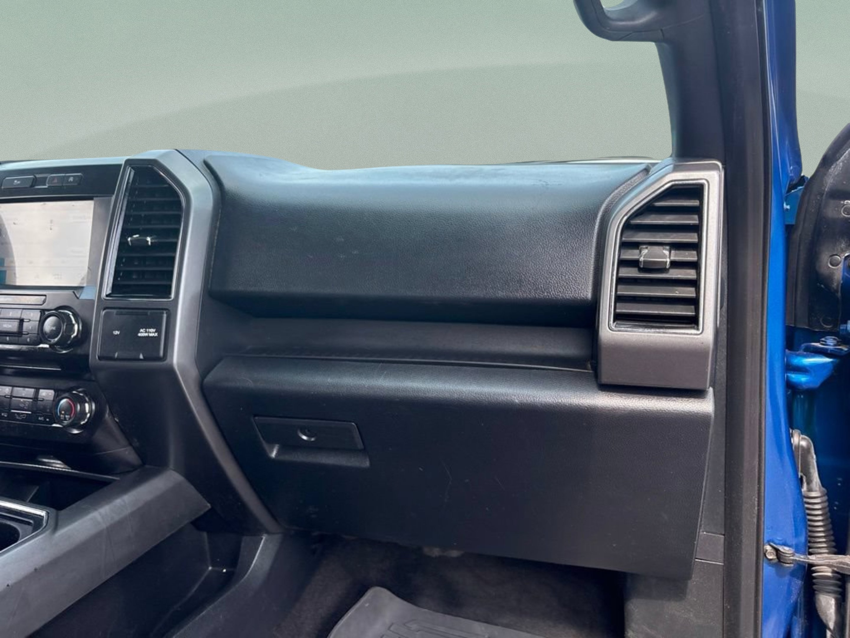 Used 2018 Lightning Blue Ford XLT image 31