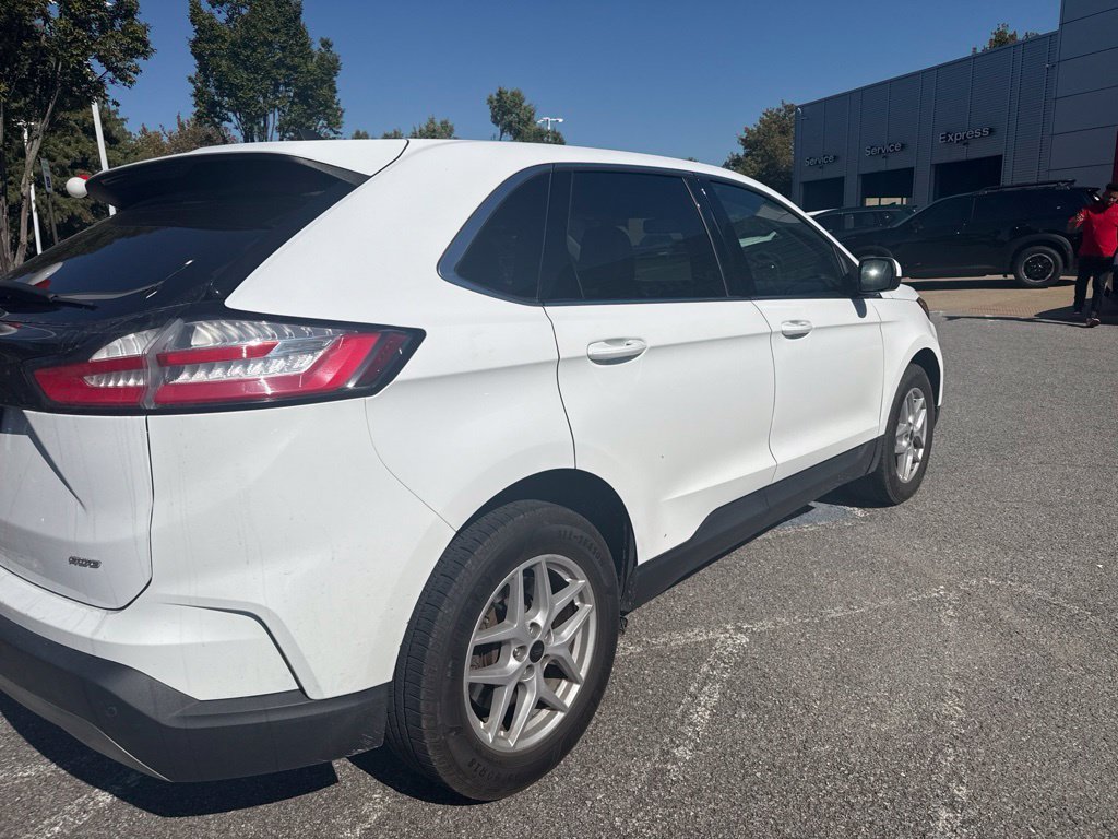Used 2023 White Ford SEL image 3