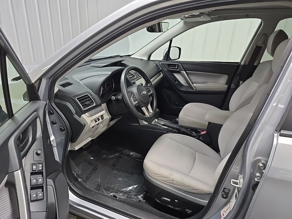 Used 2017 Silver Subaru 2.5i Premium image 31
