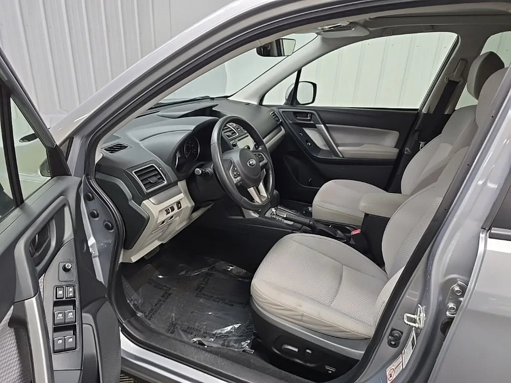 Used 2017 Ice Silver Metallic Subaru 2.5i Premium image 31