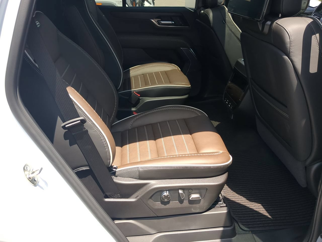 New 2026 Glacier White Tricoat GMC Denali Ultimate image 28
