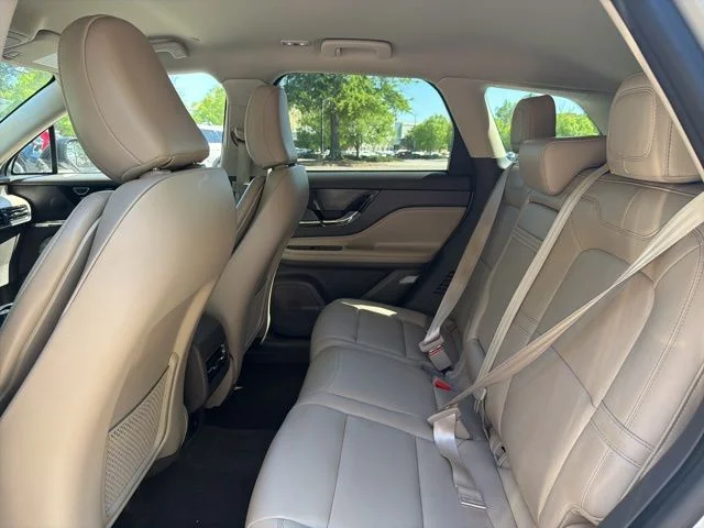Used 2023 White Lincoln Standard image 16