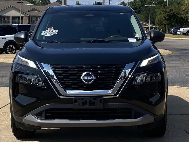 Used 2023 Black Nissan S image 7