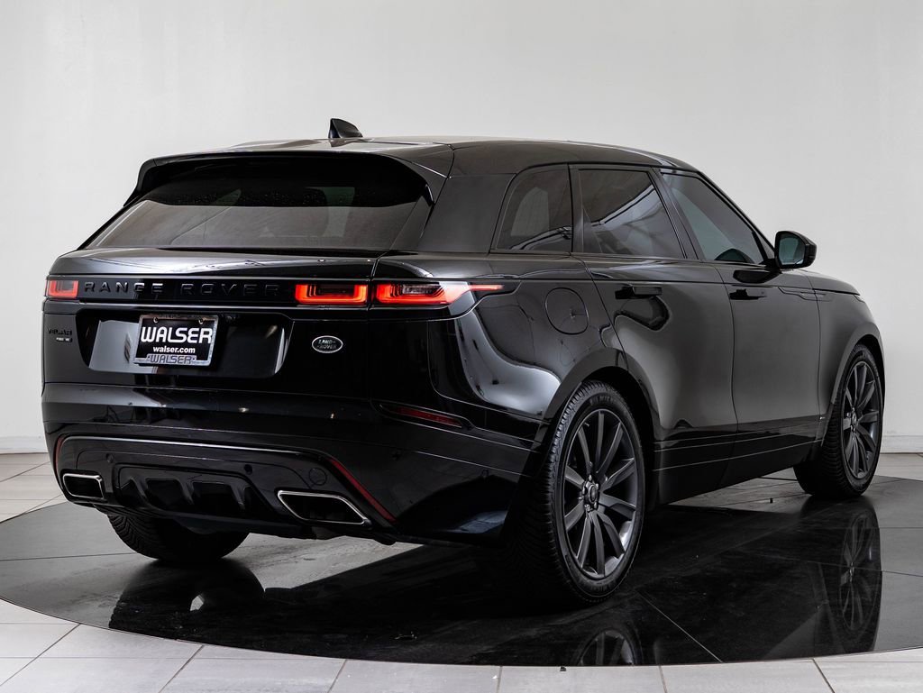 Used 2019 Santorini Black Metallic Land Rover R-Dynamic SE image 10