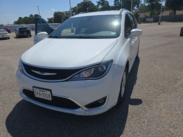 Used 2018 Bright White Clearcoat Chrysler Touring L image 1