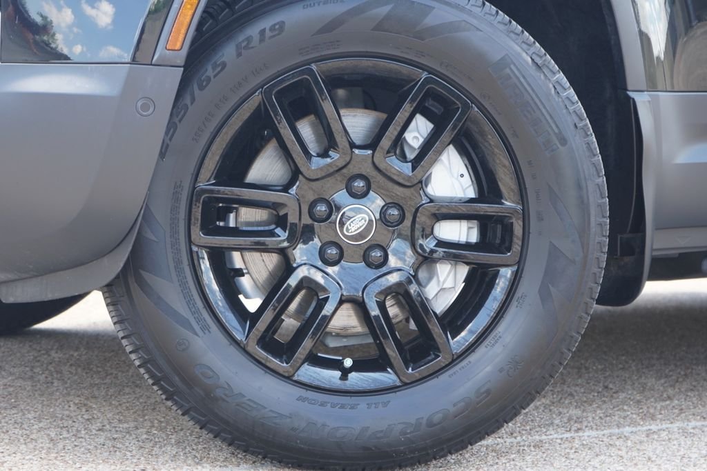 Used 2025 Black Land Rover S image 2