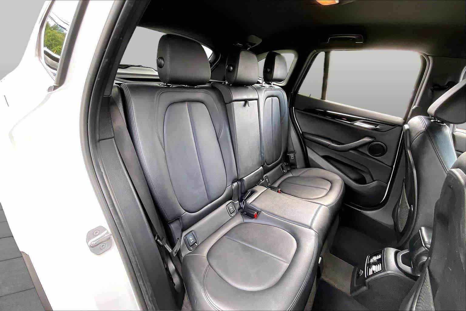 Used 2017 Alpine White BMW xDrive28i image 18