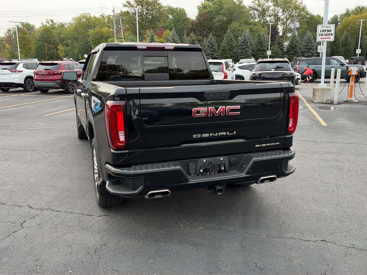 Used 2022 Onyx Black GMC Denali image 6