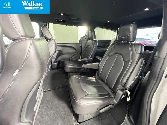 2025 Chrysler Pacifica Select - Photo 13