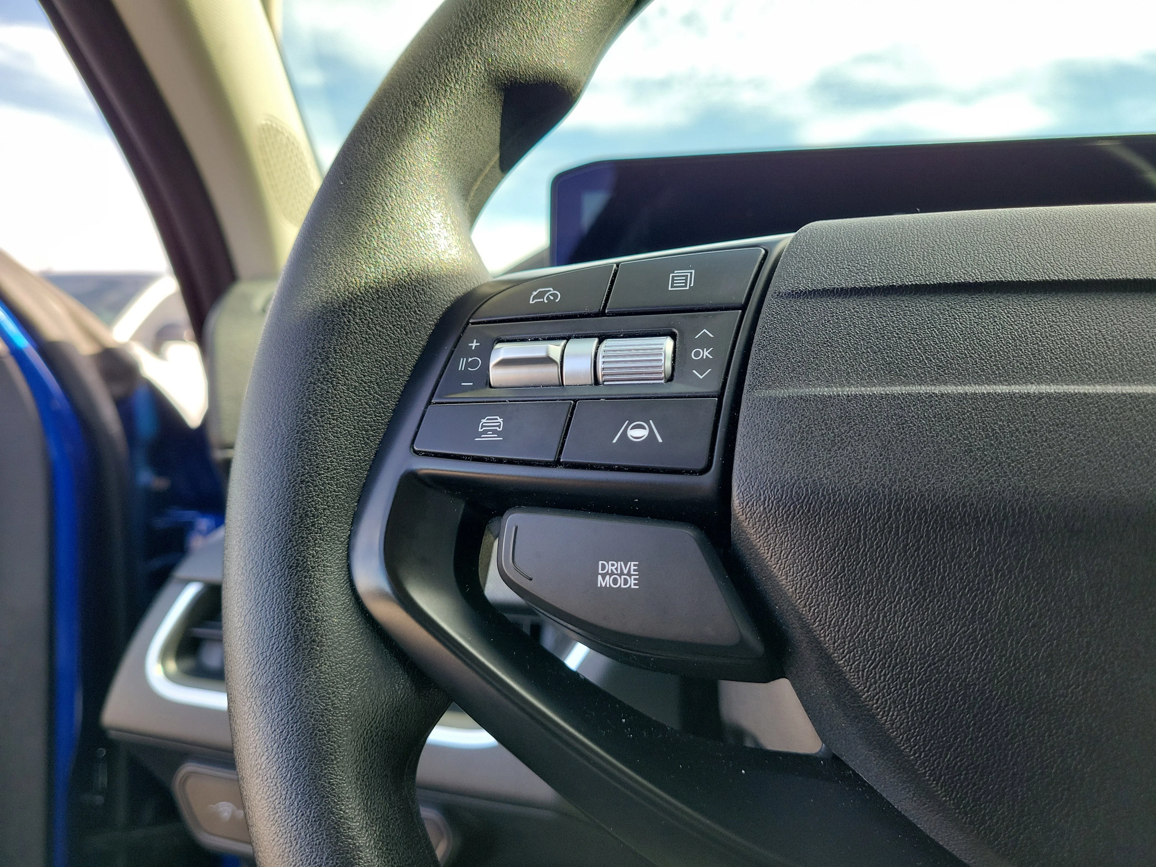 Used 2025 Deep Sea Blue Kia LXS image 19