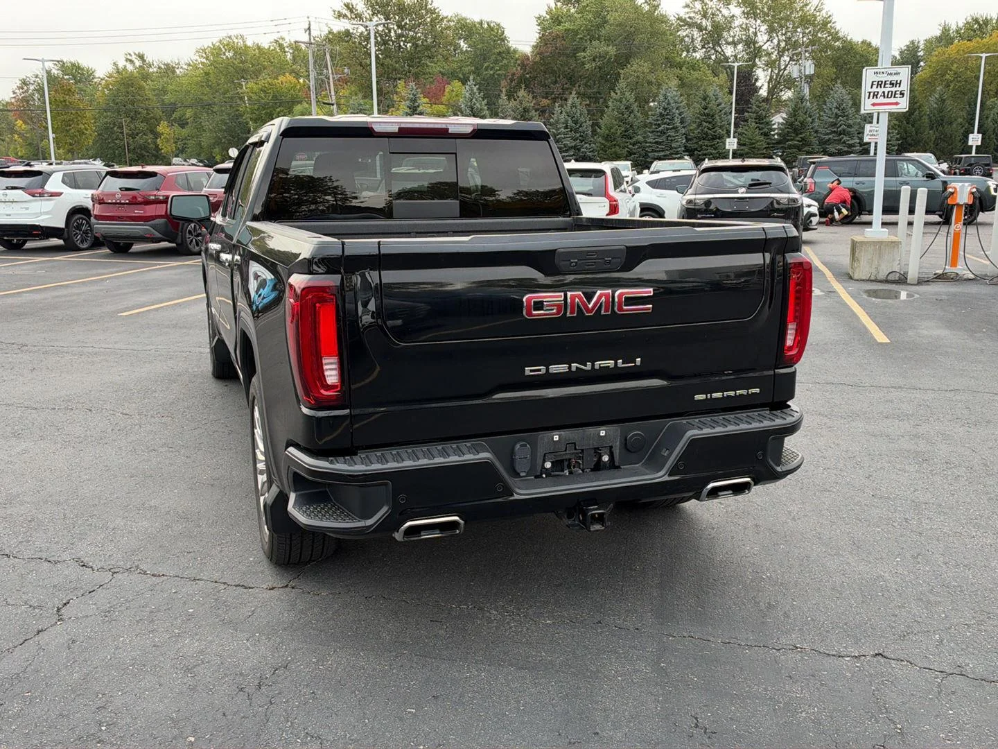 Used 2022 Onyx Black GMC Denali image 6