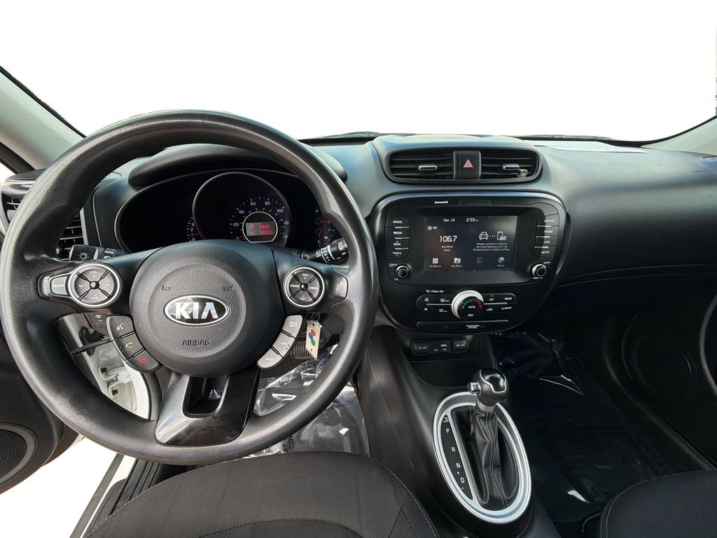 Used 2019 Clear White Kia + image 21