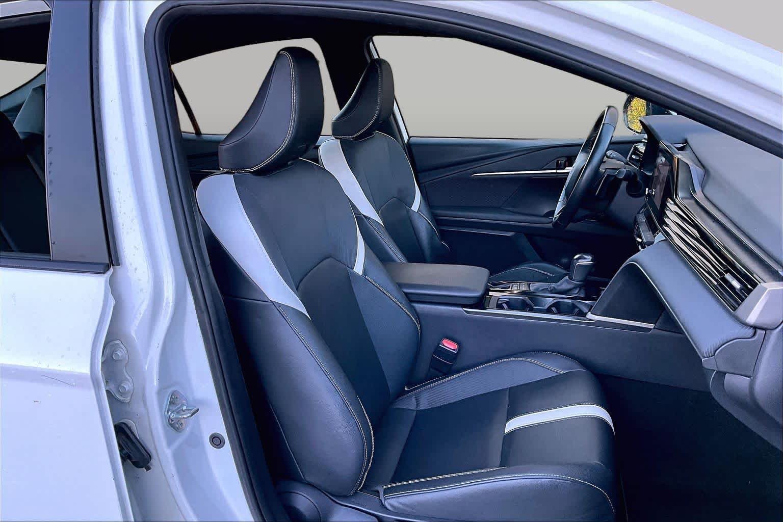 Used 2025 Ice Cap Toyota SE image 8