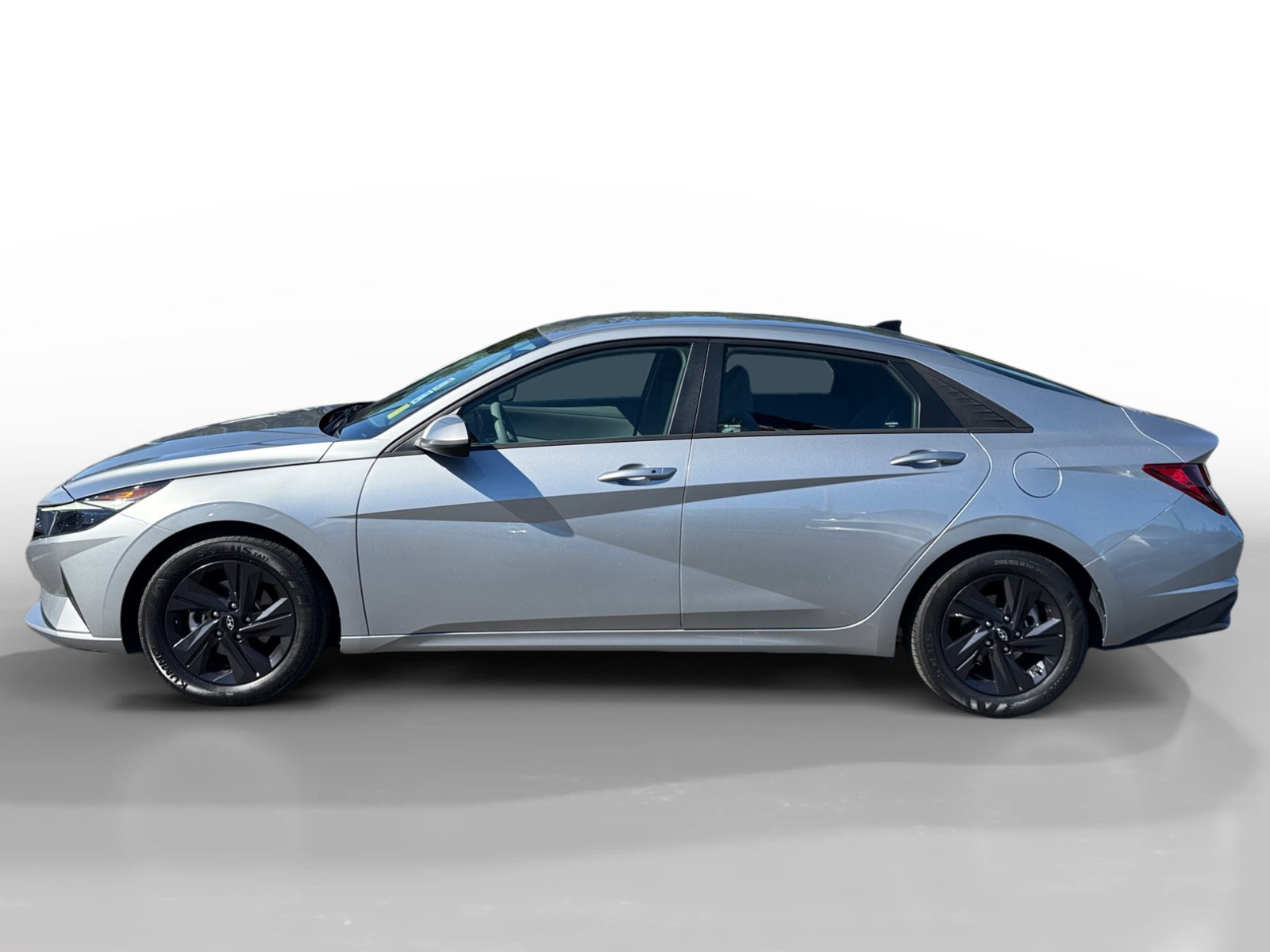 Certified Used 2022 Shimmering Silver Hyundai SEL image 2