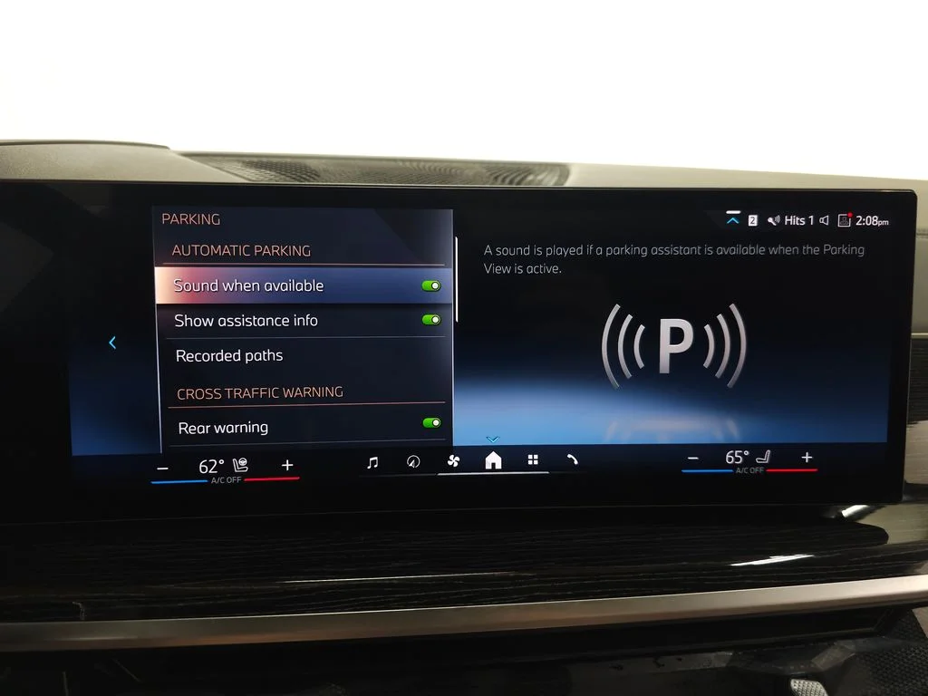 Used 2025 White BMW xDrive40i image 30