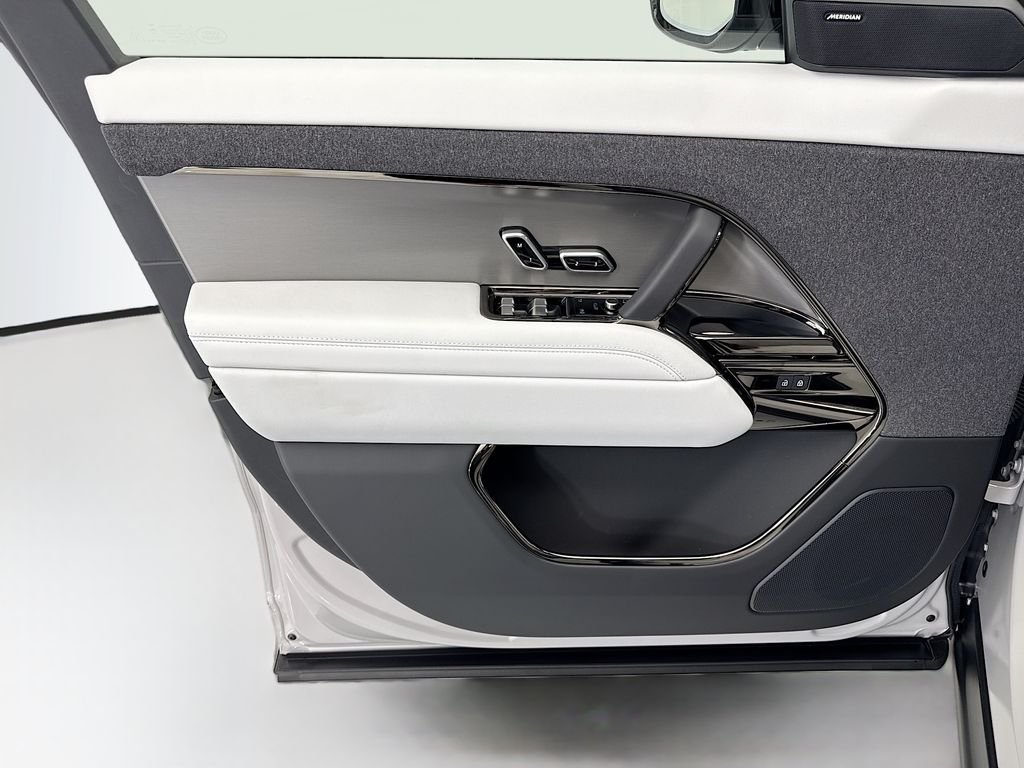 New 2026 Borasco Grey Land Rover SE image 23