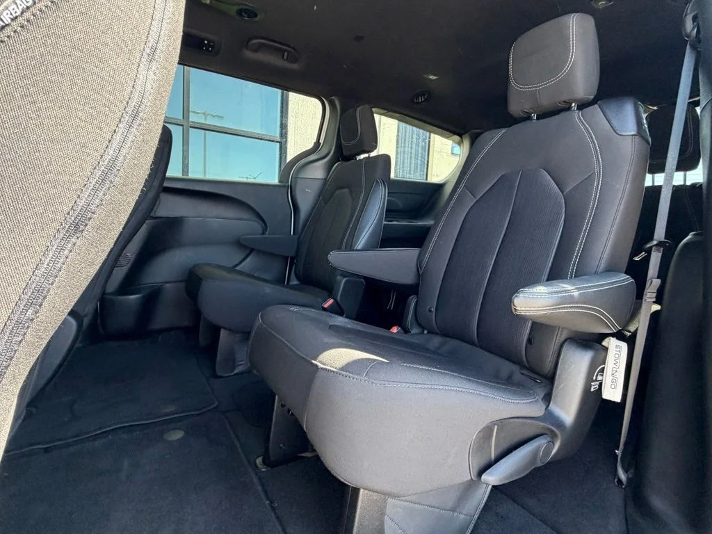 Used 2023 White Chrysler Touring image 8