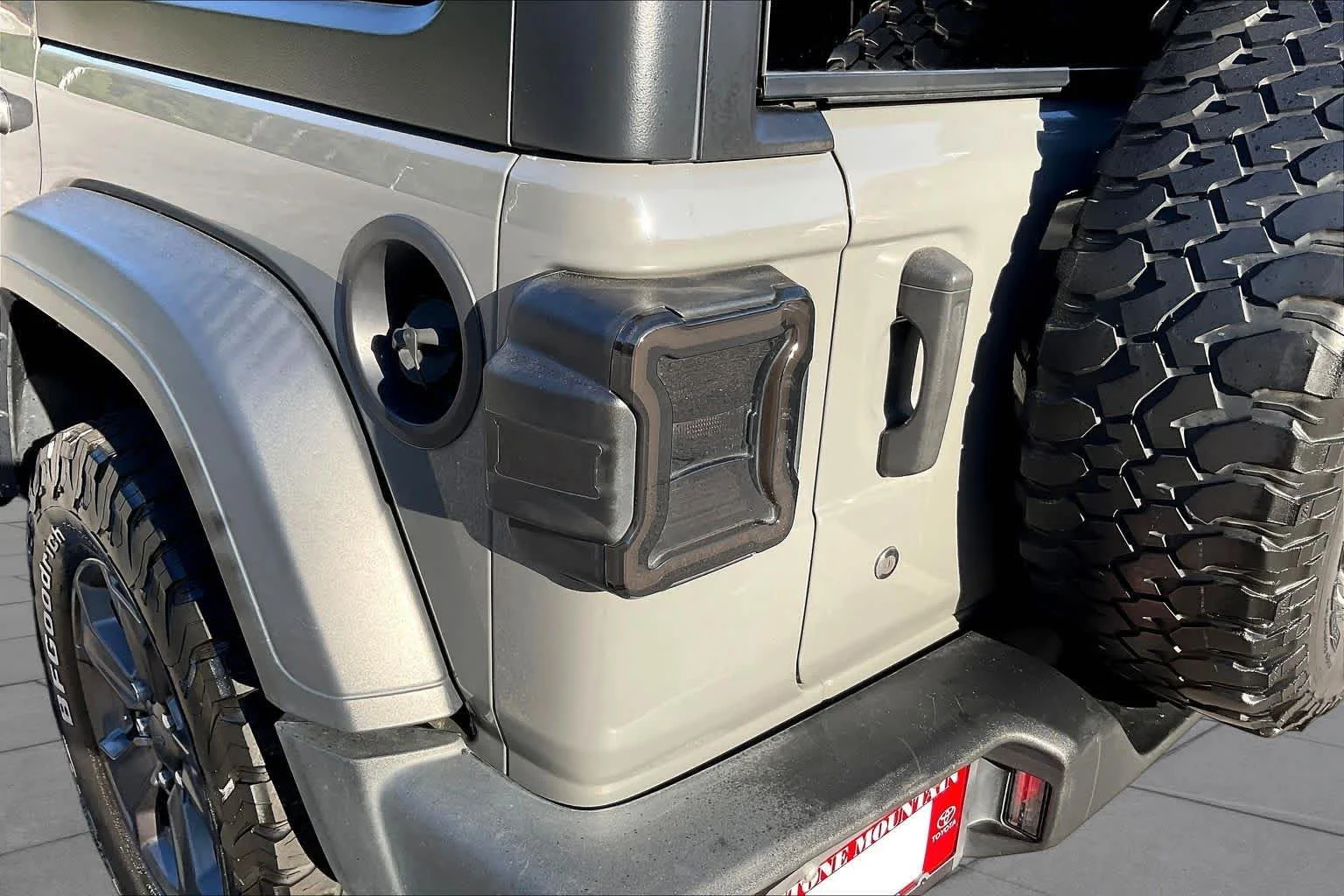 Used 2018 Sting-Gray Clearcoat Jeep Sport S image 28