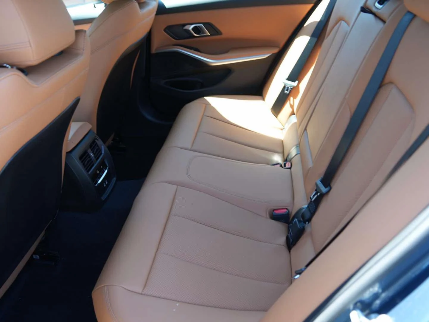 New 2026 Arctic Race Blue metallic BMW 330i NA image 19