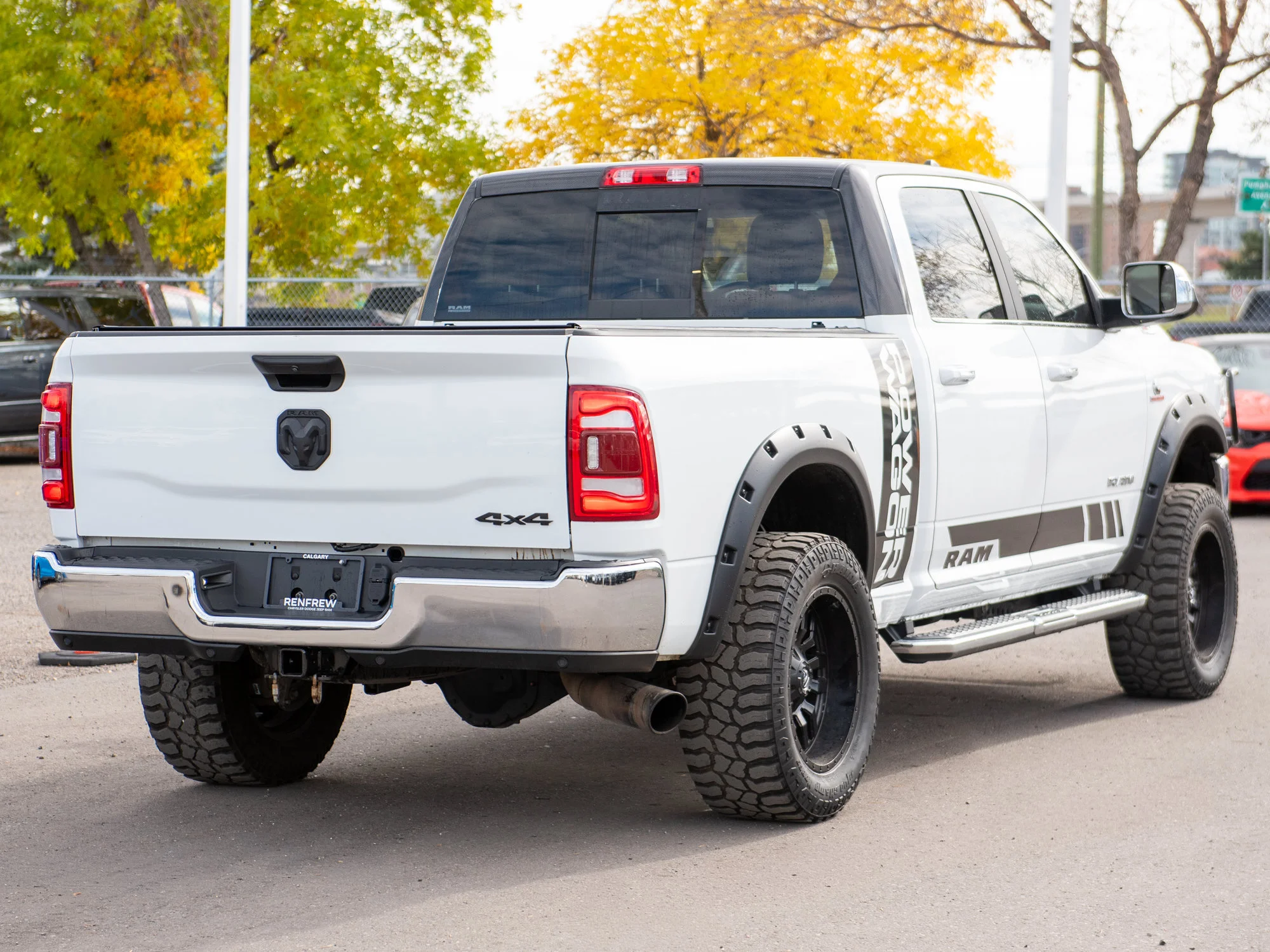 Used 2022 White RAM Laramie* Crew Cab 4x4, Grille Guard, Light Bar, Fuel Wheels, 35-Inch Tires, Tonneau Cover image 19