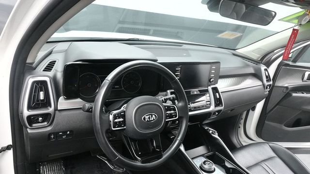 Used 2021 White Kia EX image 30