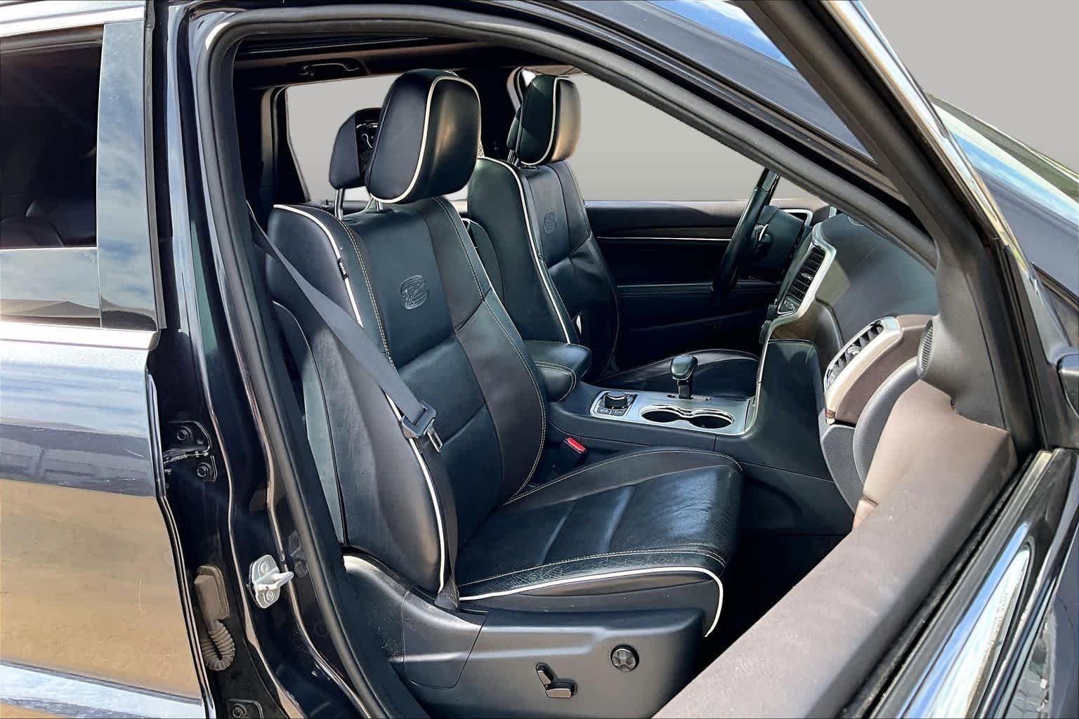 Used 2014 Maximum Steel Metallic Clearcoat Jeep Overland image 9