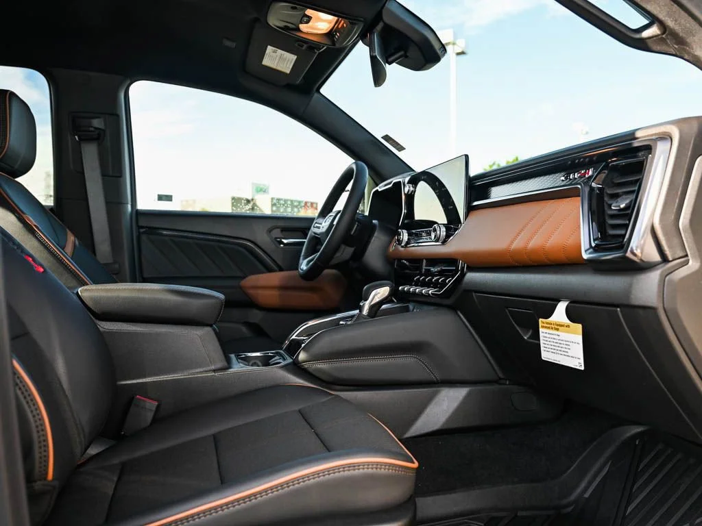 2026 GMC Canyon AT4 - Photo 8
