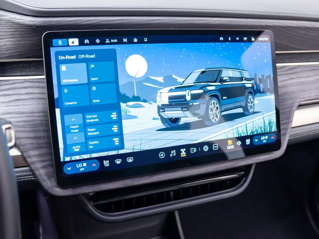 Used 2023  Rivian Adventure image 23