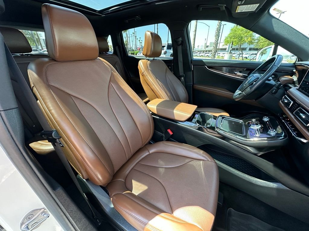 Used 2022 White Lincoln Reserve image 23