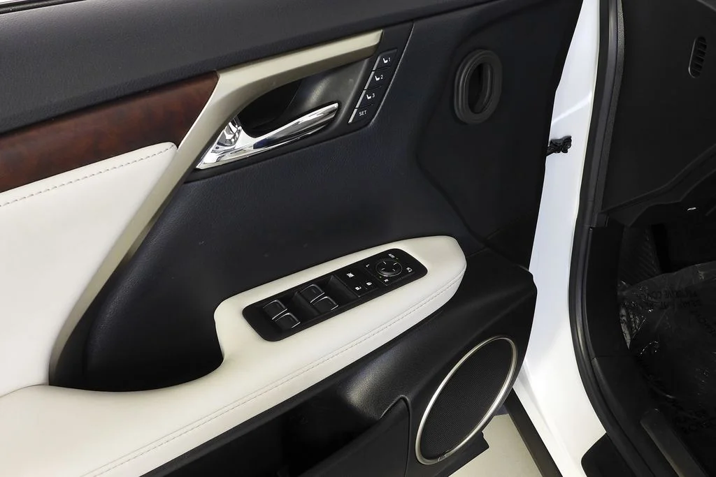 Used 2020 White Lexus 450h image 12
