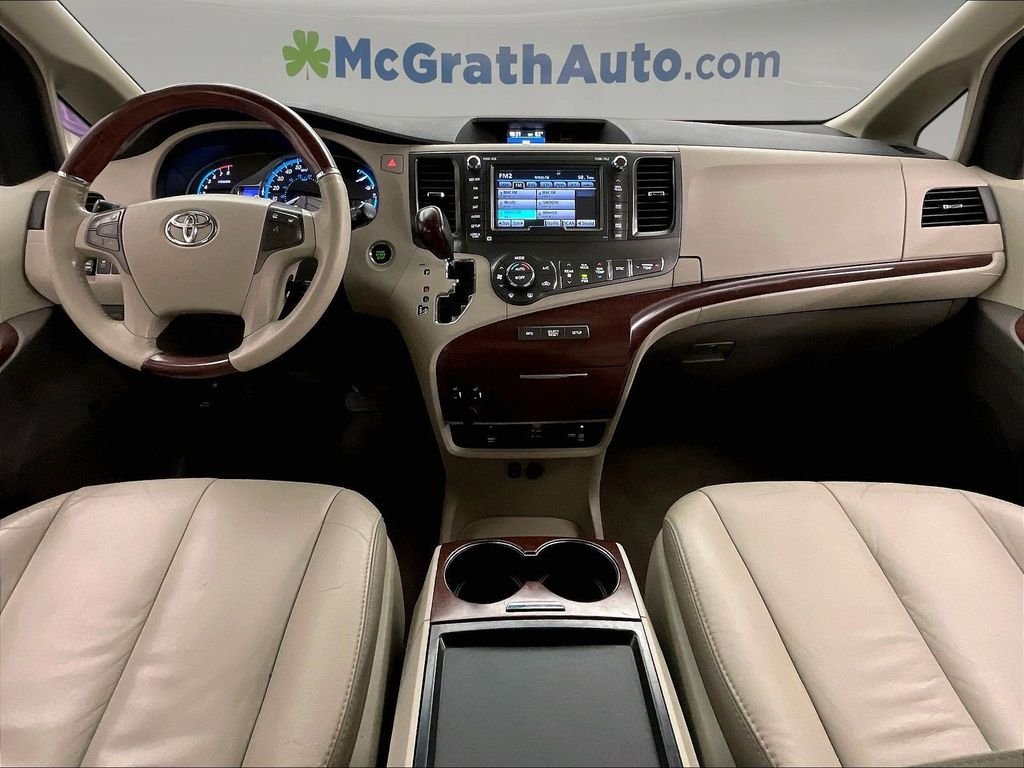 Used 2011 Green Toyota Limited image 20