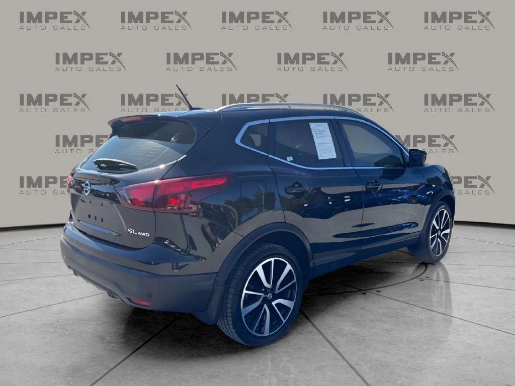 Used 2019 Black Nissan SL image 5
