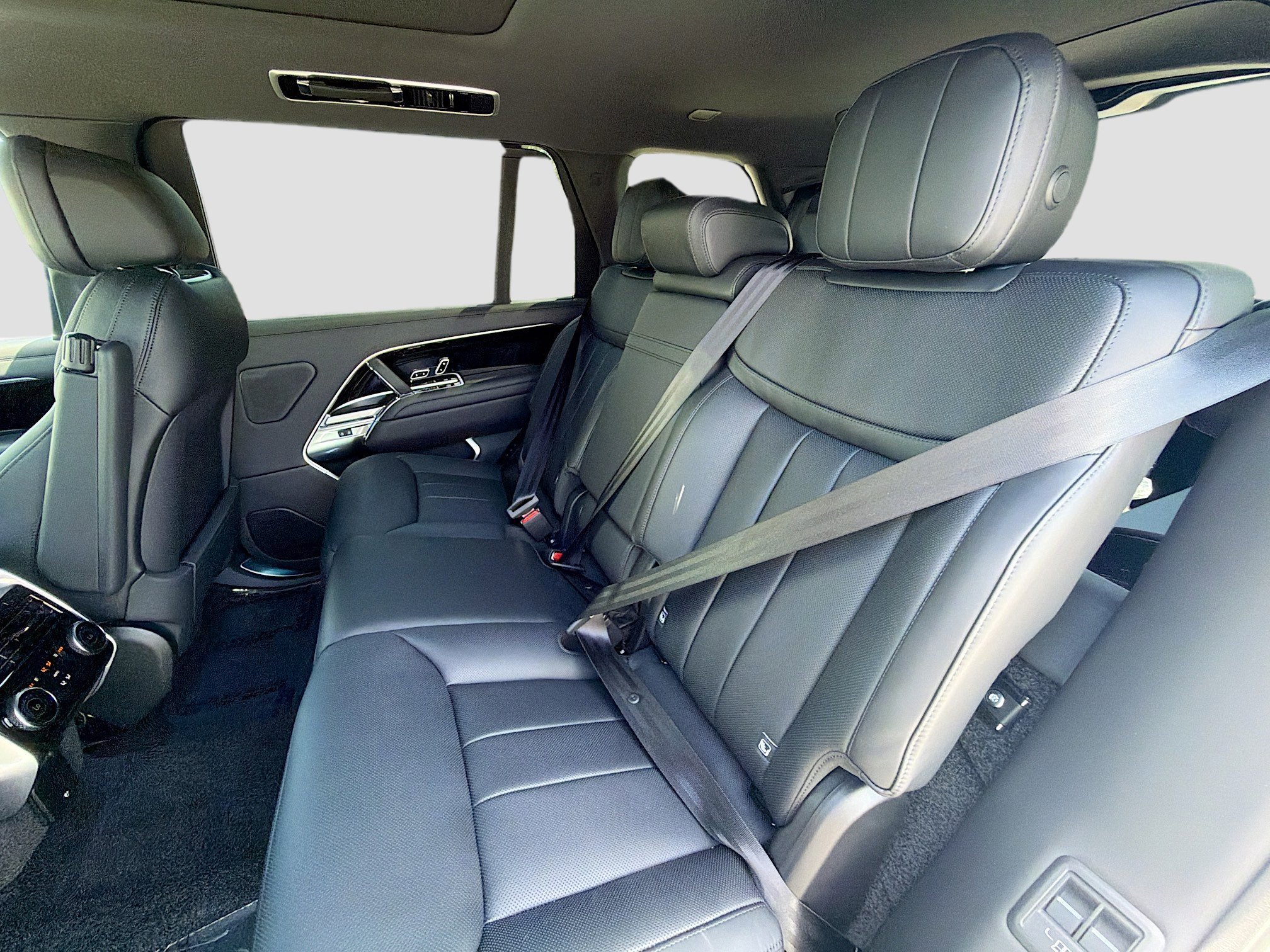 New 2026 Ostuni Pearl White LAND ROVER SE 7 Seats image 21