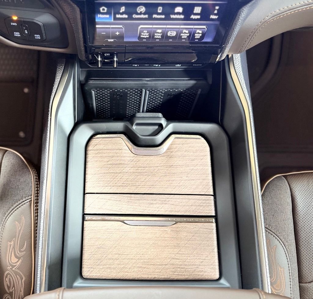 New 2026 Diamond Black Crystal Pearl-Coat Exterior Paint RAM Limited image 19