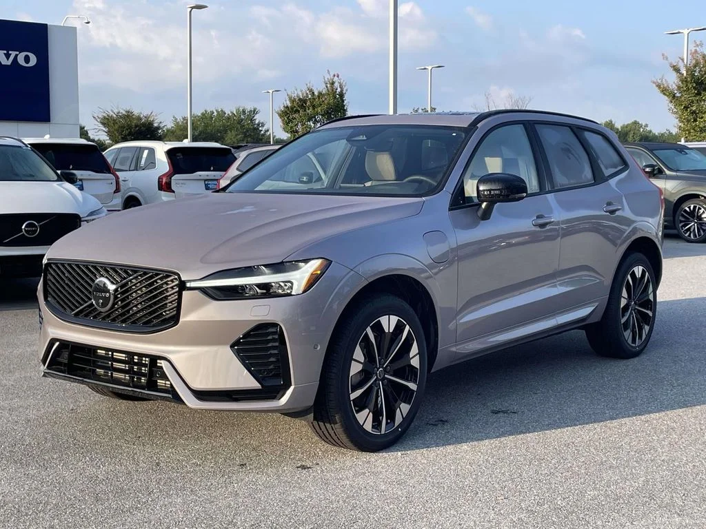 New 2026 Aurora Silver Volvo Plus image 25