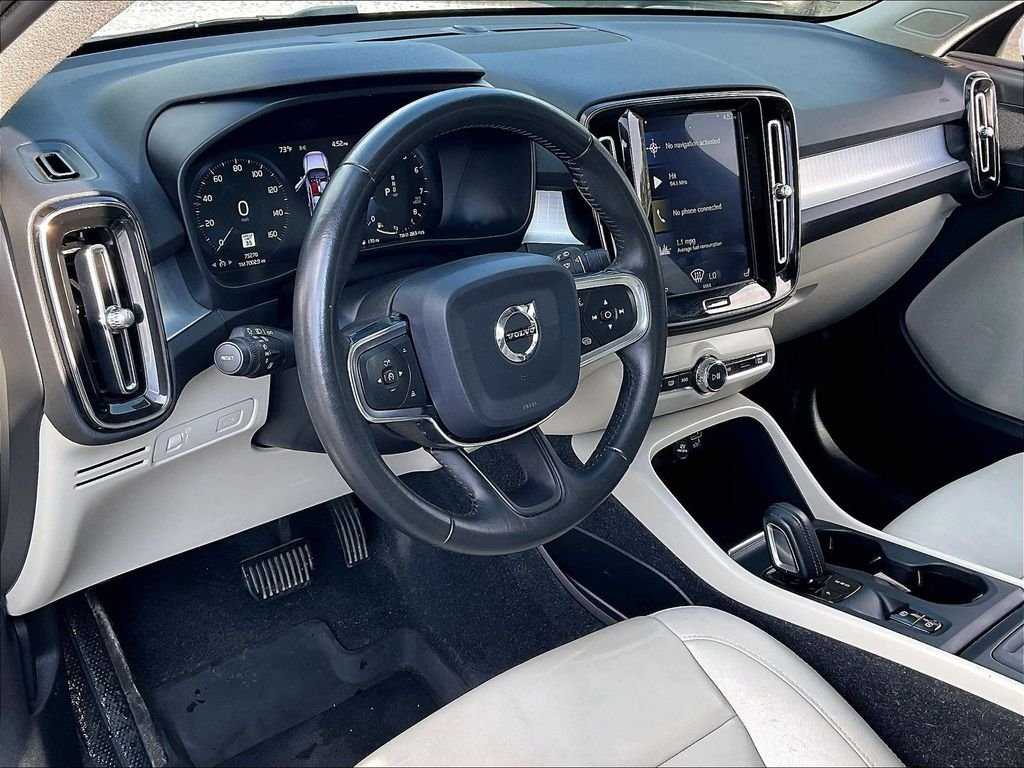 Used 2020 White Volvo Momentum image 8