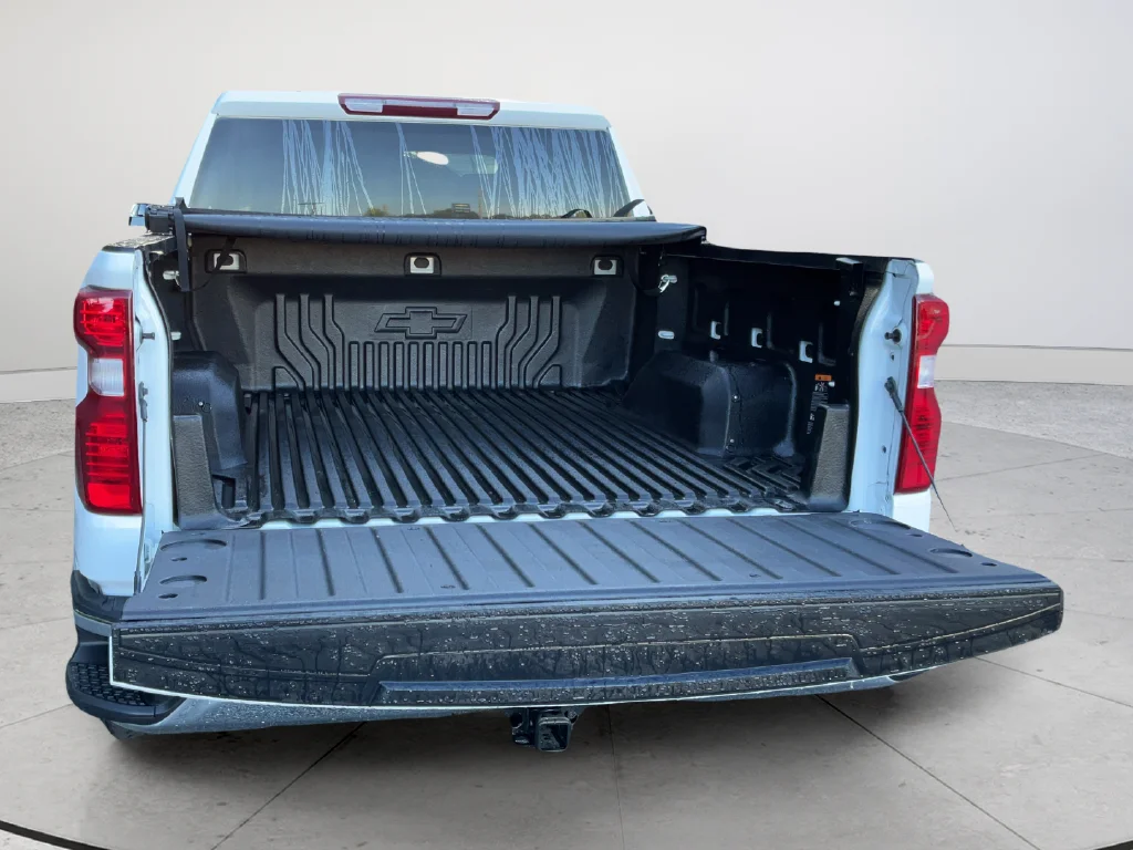 Used 2023 White Chevrolet LT image 18