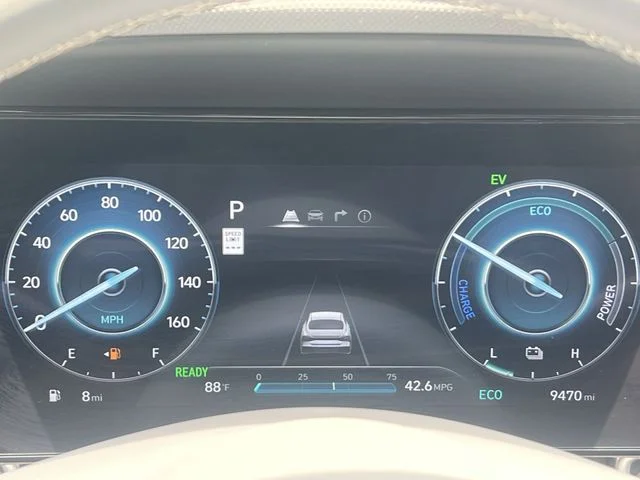 Used 2025 White Hyundai SEL Sport image 27