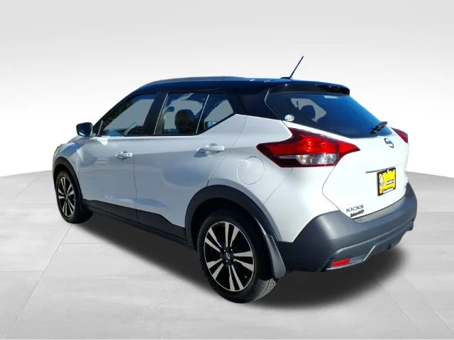 Used 2018 White Nissan SV image 7