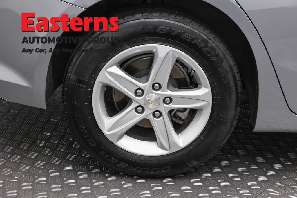 Used 2023 Gray Chevrolet LT image 30
