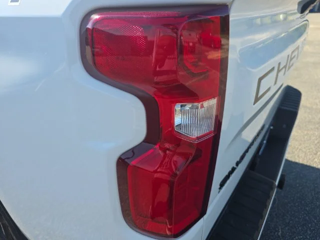 Used 2022 White Chevrolet RST image 33
