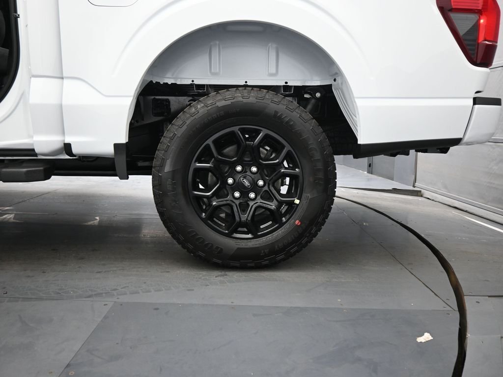 New 2026 Oxford White Ford XLT image 21