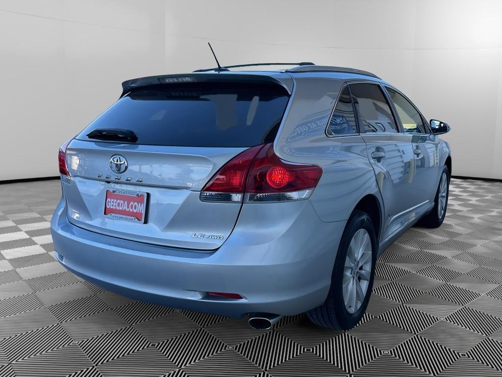 Used 2015 Celestial Silver Metallic Toyota LE image 4