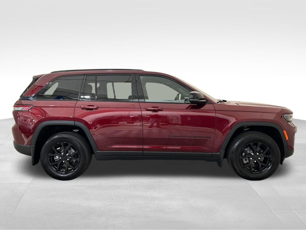 Used 2025 Red Jeep Altitude image 6
