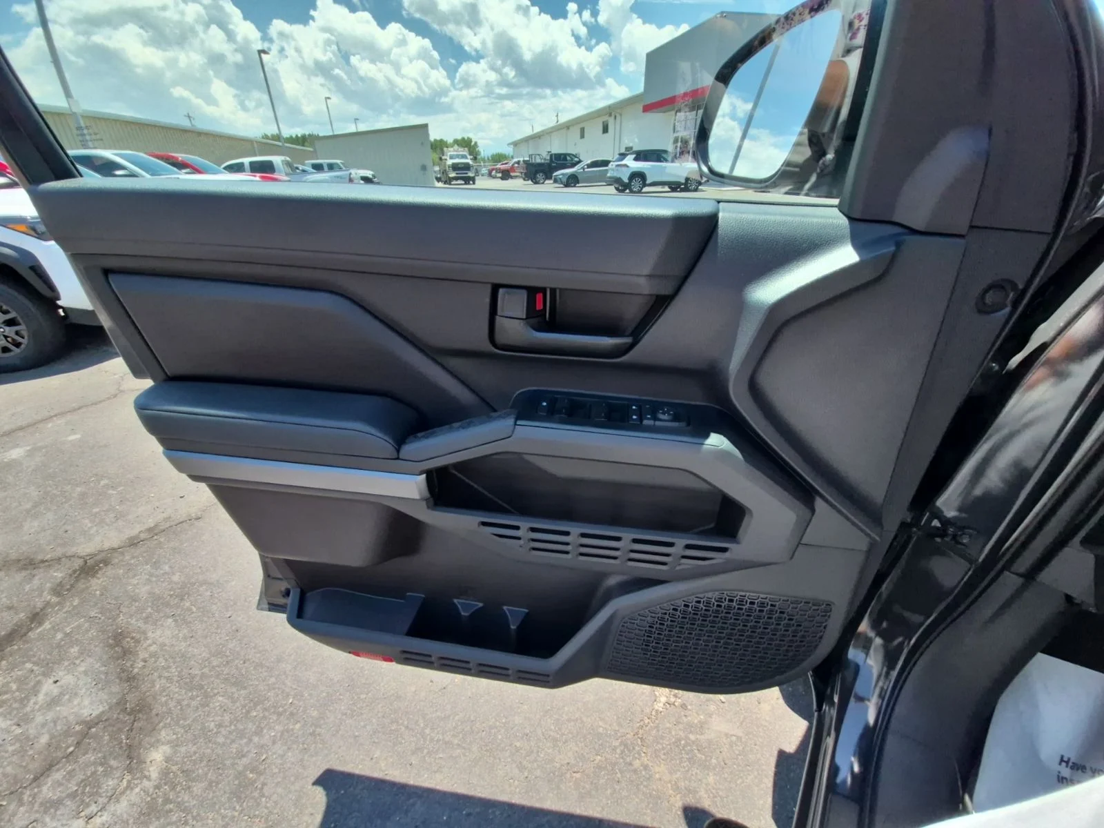 2026 Toyota Tacoma SR5 - Photo 31
