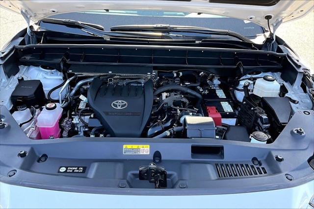 Certified Used 2024 WIND CHILL PEARL Toyota  image 31